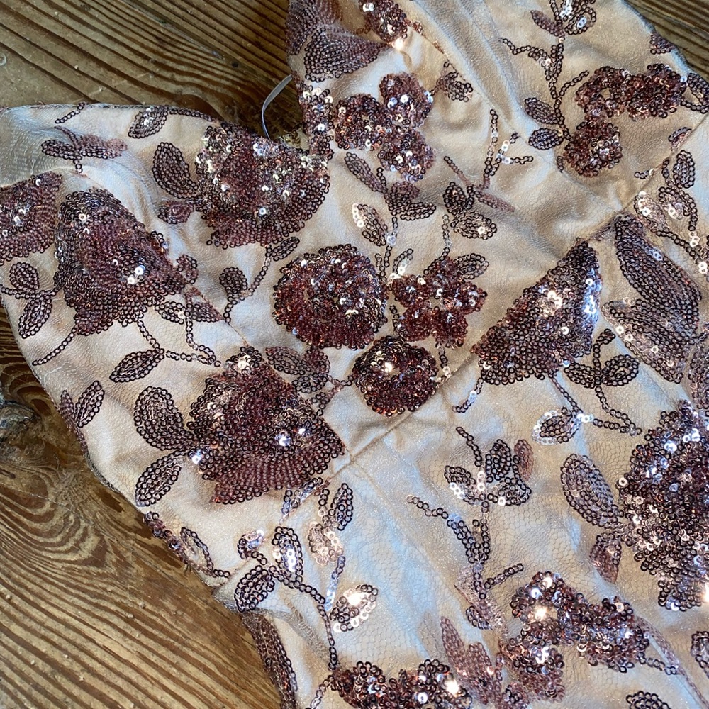 Lulus dress size small worn a few times but still in decent condition